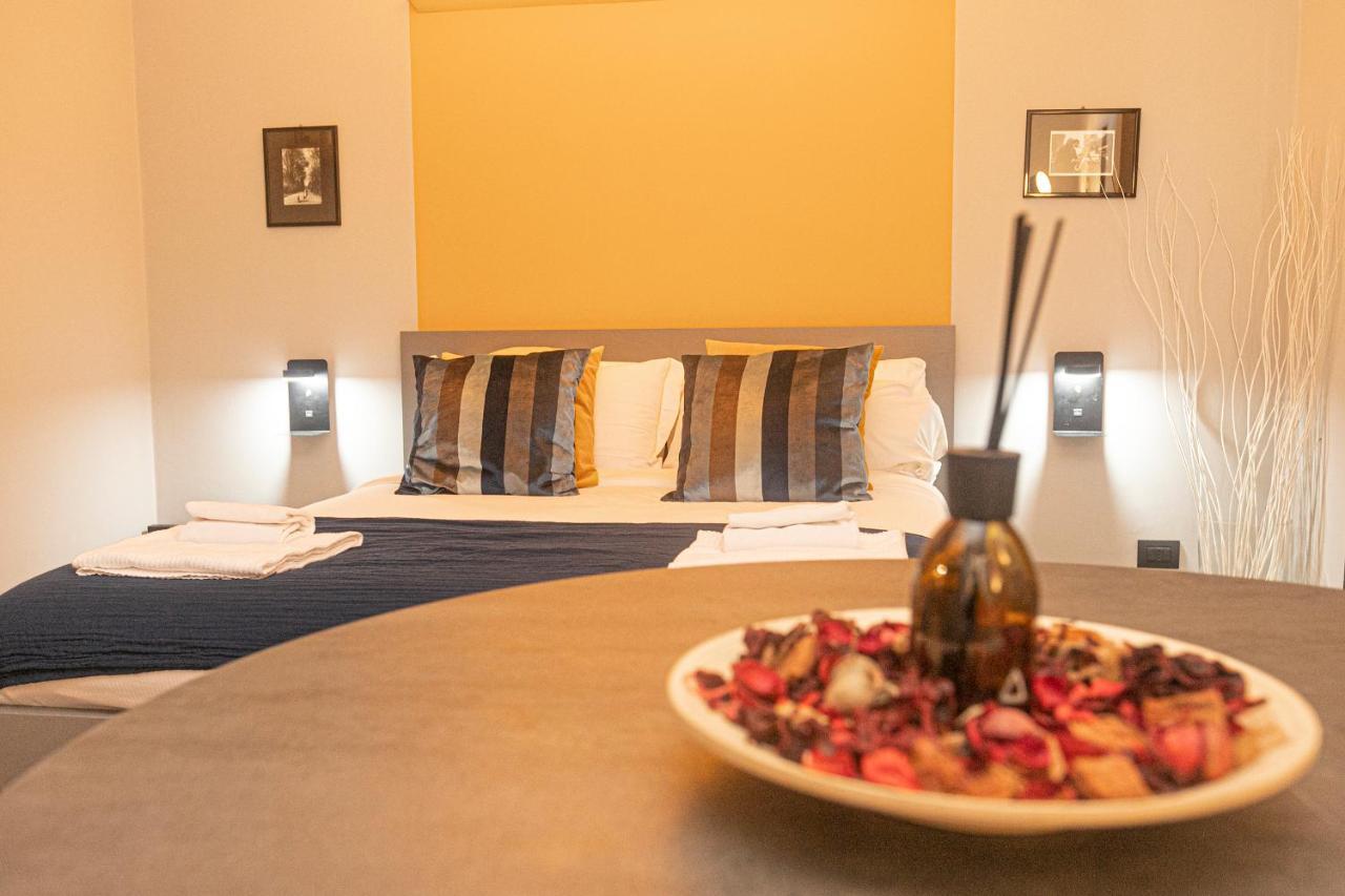 Giano Host - I Teatri Apartment Genoa Bagian luar foto