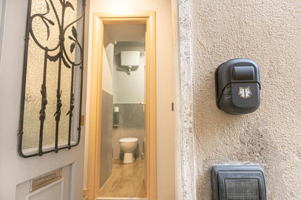 Giano Host - I Teatri Apartment Genoa Bagian luar foto